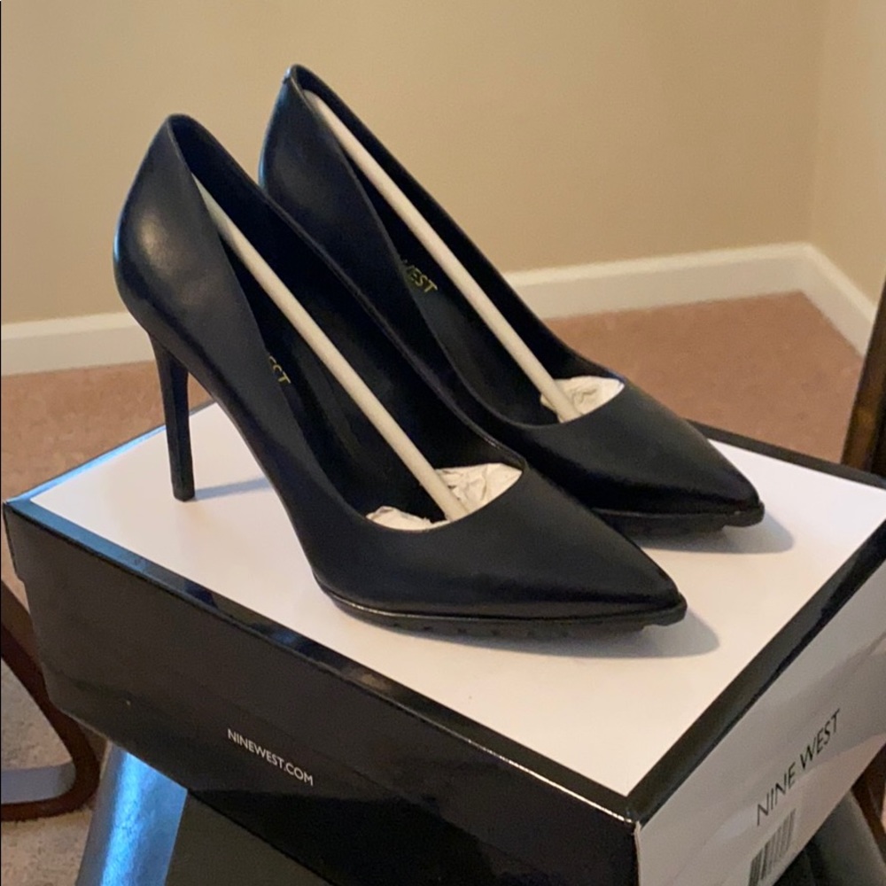 Nine West Isaax Pump